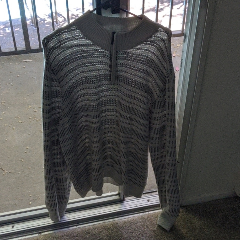 Axist sweater